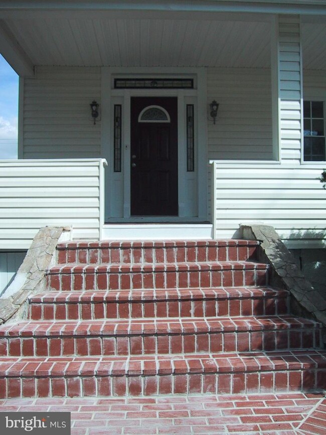 Building Photo - 2714 Gray Manor Terrace