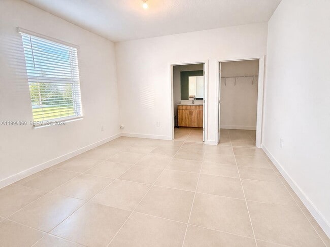 Foto del edificio - 627 NE 1st Ave