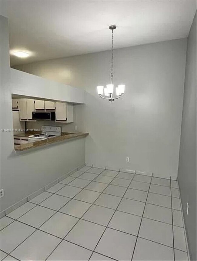 Foto del edificio - 18246 Mediterranean Blvd