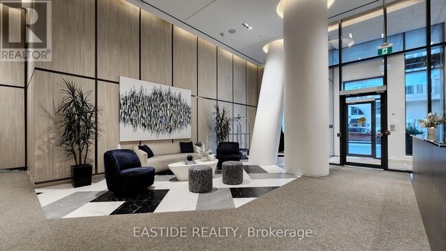 Photo du bâtiment - 395 Bloor St E