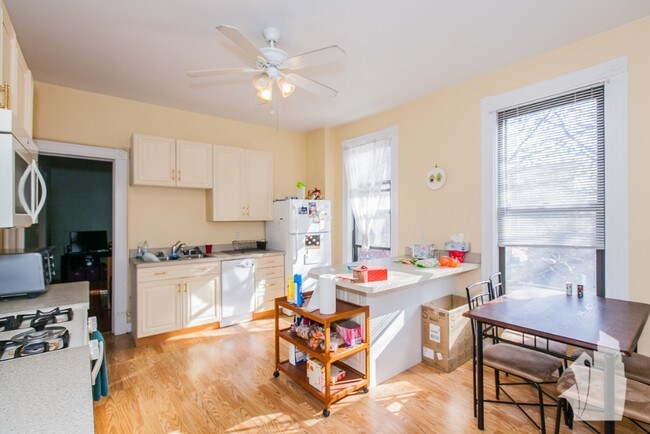 Foto del edificio - 1101 N Marshfield Ave