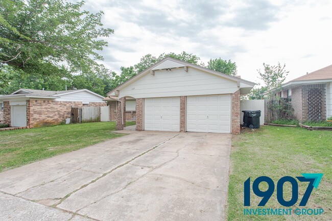 Building Photo - 1127 Berwyck Dr