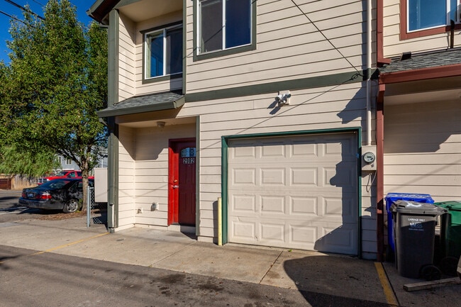 Building Photo - 2982 SE 122nd Ave