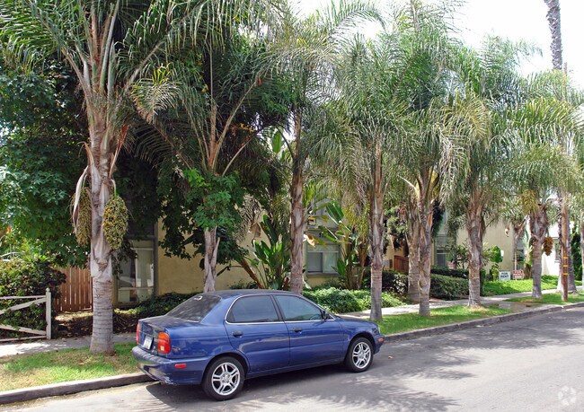 Foto del edificio - Myers Seaside Apartments