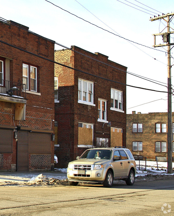 Building Photo - 14118 Aspinwall Ave