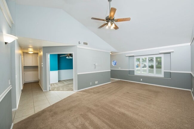 Foto del edificio - 620 Myrtlewood Ct