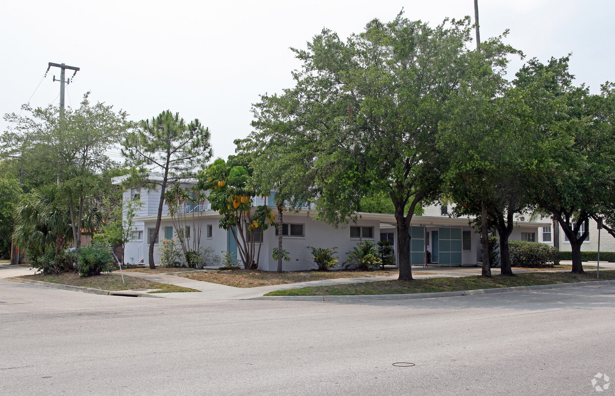 Simple Apartments On 64 In Bradenton Fl 