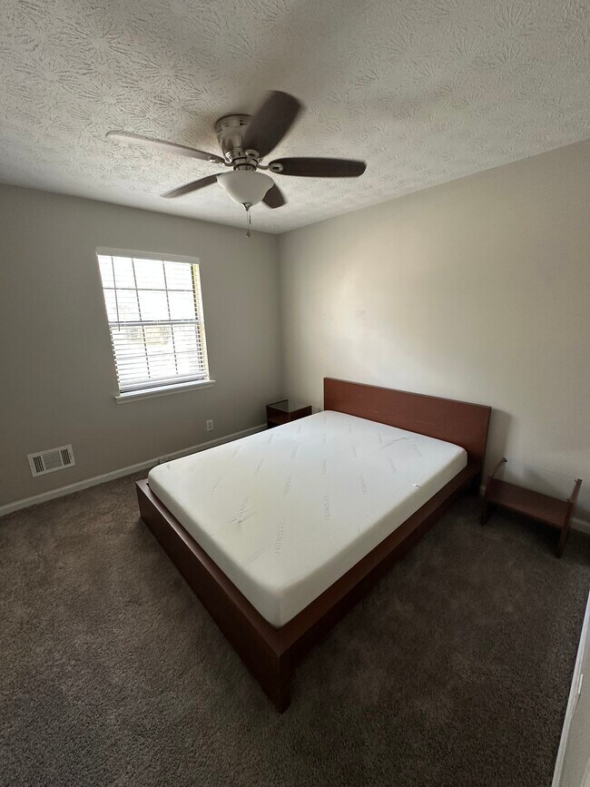 Foto del edificio - 1 Rainbow Dr