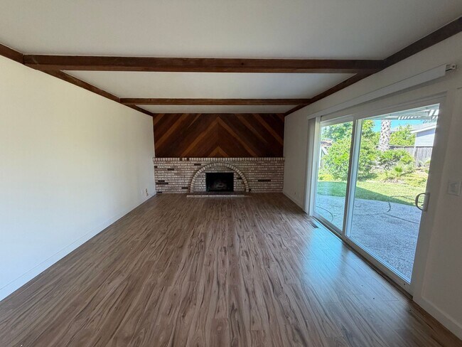 Foto del edificio - BLOSSOM VALLEY - Nice two story home on large lot, great location.