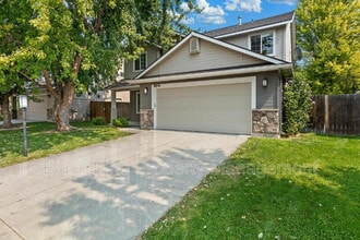 Building Photo - 6018 N Silver Maple Ave