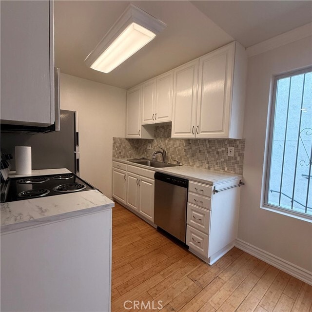 Foto del edificio - 12801 Moorpark St