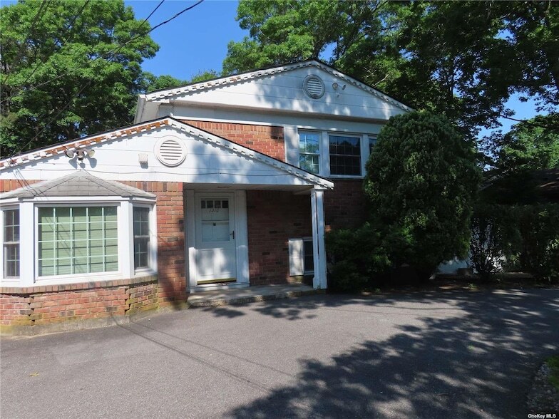 Foto principal - 1210 Smithtown Ave