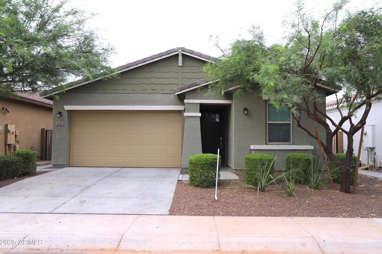Foto principal - 9127 W Minnezona Ave