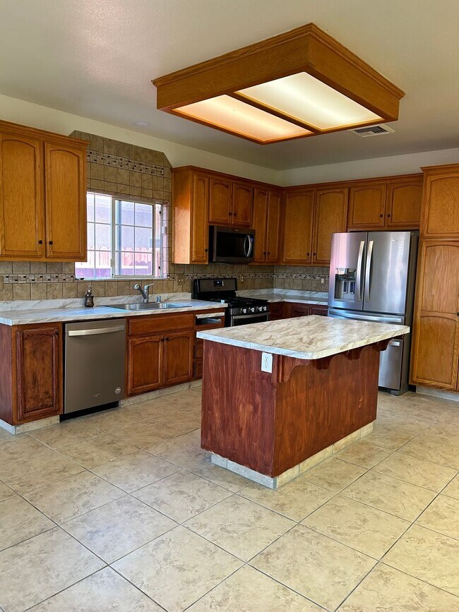Foto del edificio - Please Contact Vaughn Realty to set up an appointment 760-446-6561