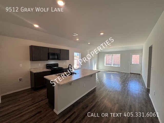 Foto del edificio - 9512 Gray Wolf Ln