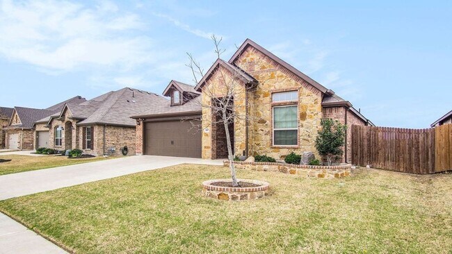 Building Photo - Beautifully Crafted 3-2-2 2019 Build in Sa...