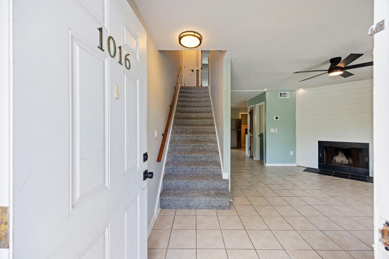 Photo - 1016 Monticello Dr - 1-C