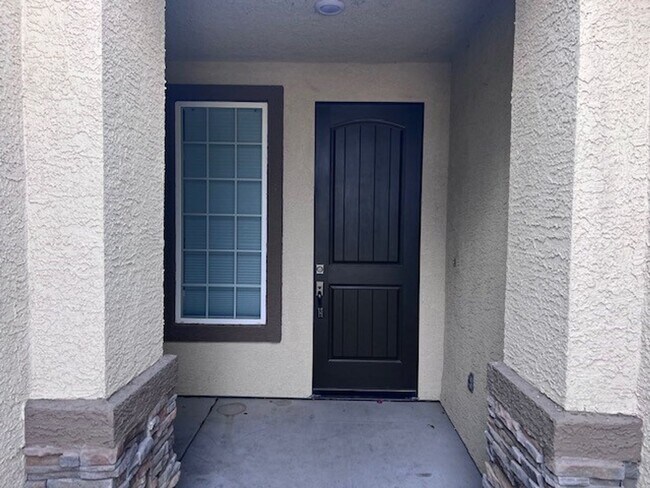 Building Photo - 3 Bedroom + Bonus, RV Gate, fenced yard, B...