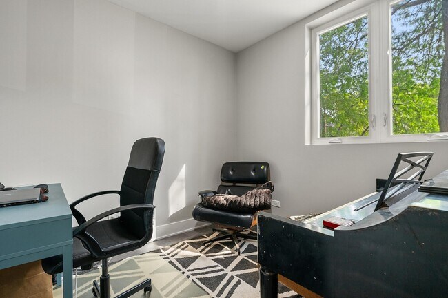 Foto del edificio - 614 E 33rd Pl