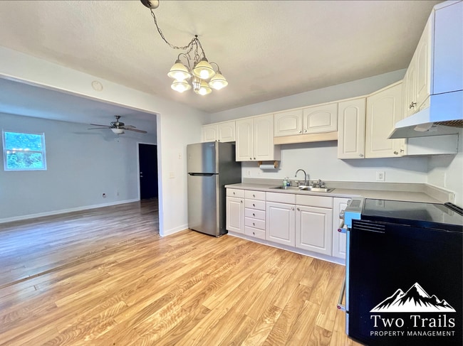 Building Photo - 27 Sumter St
