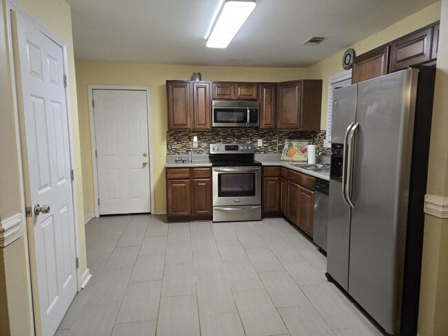 Building Photo - 460 Paxton Pl