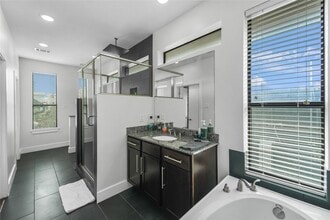 Building Photo - 2310 Webster St