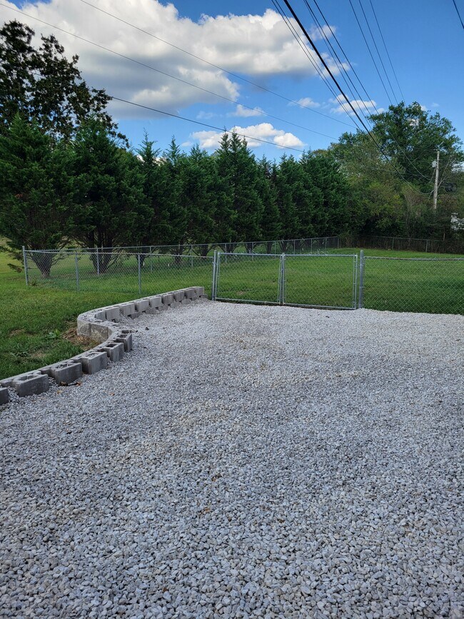 Foto del edificio - 566 Turkey Oak Rd