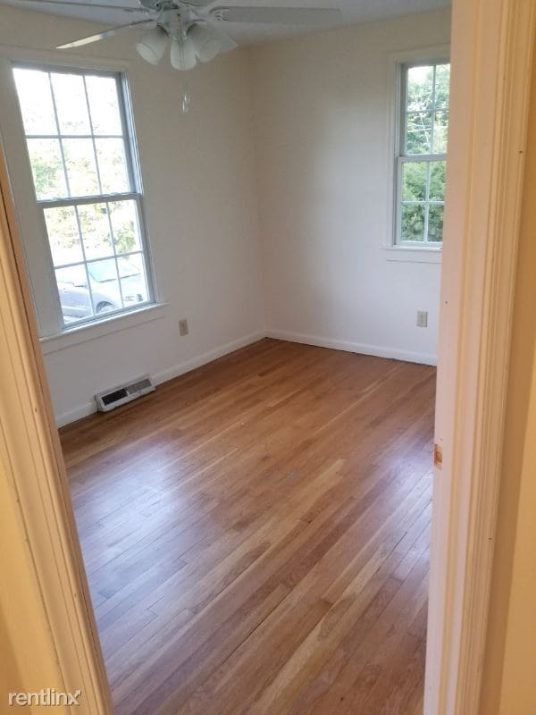 Building Photo - 3 br, 1 bath House - 1196 Airport Rd