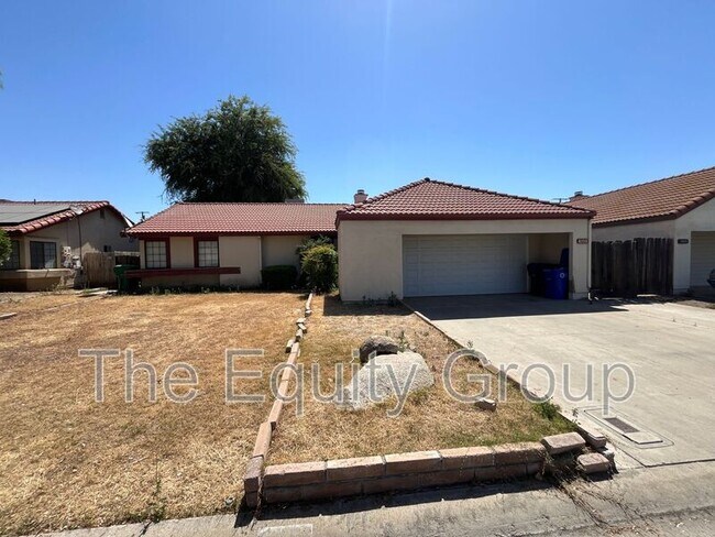 Building Photo - 920 Lone Oak