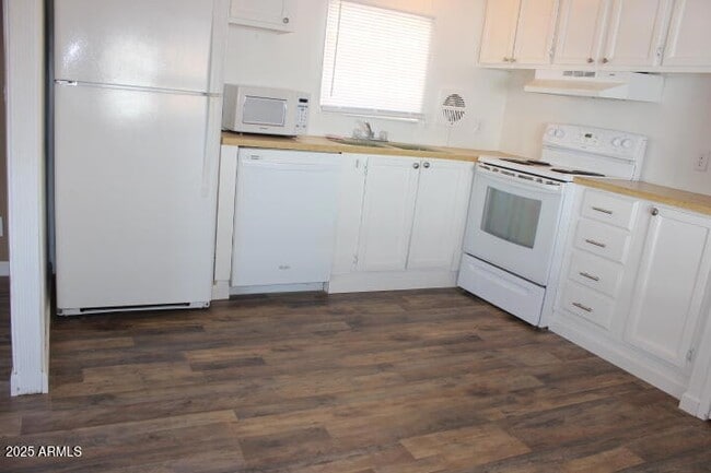 Building Photo - 9501 E Broadway Rd