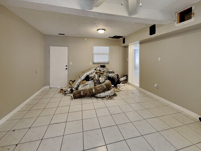 Building Photo - Beautiful Single Family Home! Coming Soon!