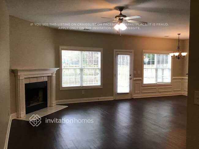 Building Photo - 2076 Barberry Dr