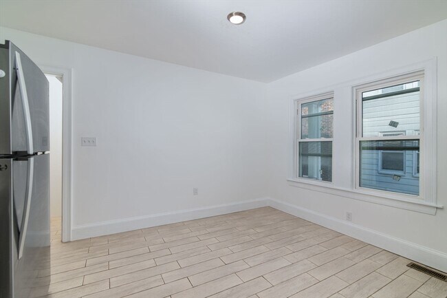 Foto del edificio - 135 Safford St
