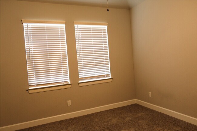 Foto del edificio - 3316 Vine Ter Trce