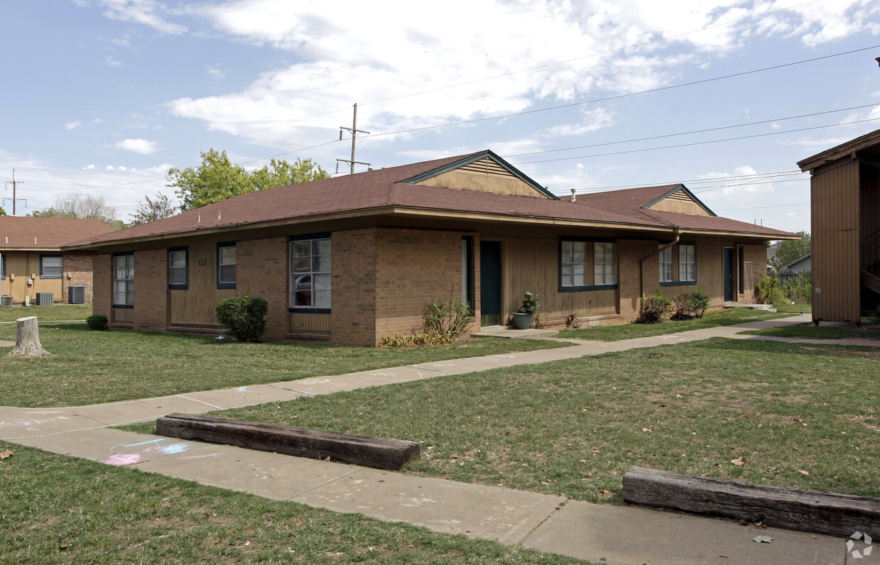 Primary Photo - Bristow Village Apartments