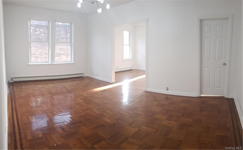 Foto principal - 1936 Loring Pl S