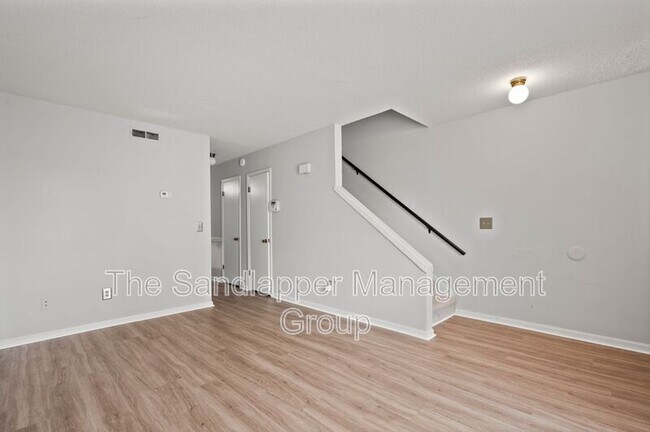Foto del edificio - 3616 Peppertree Ln