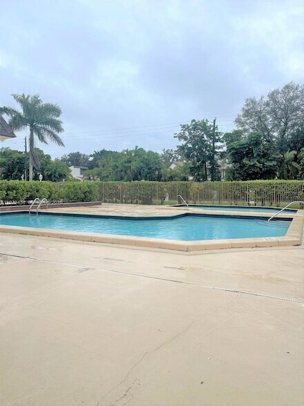 Foto del edificio - 8475 SW 94th St