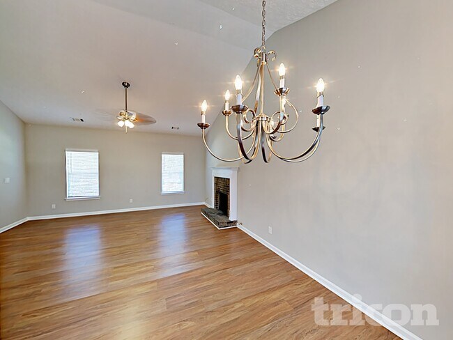 Building Photo - 12310 Riviera Dr