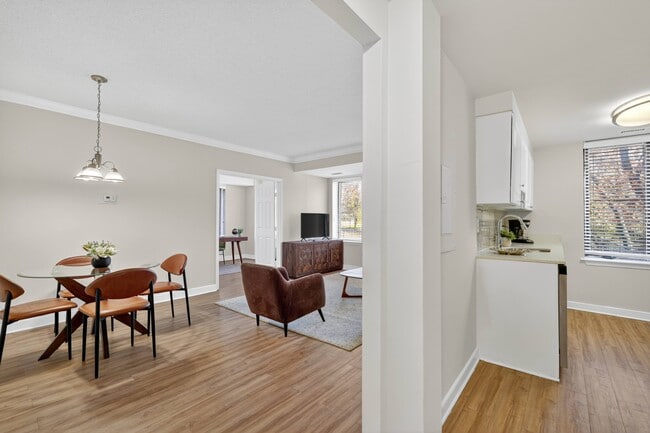 Building Photo - The Saratoga Apartments