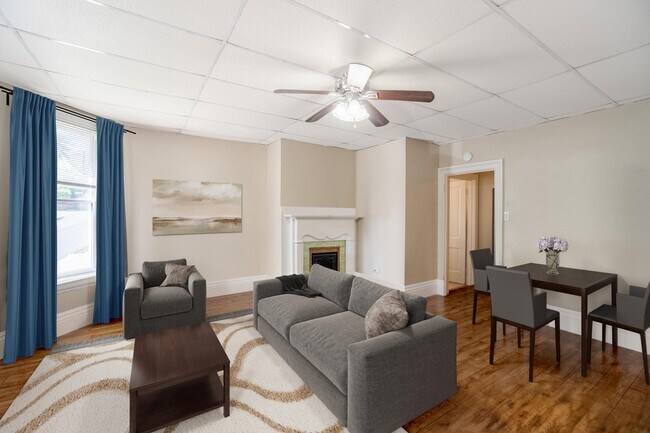 Living room - 170 W College St