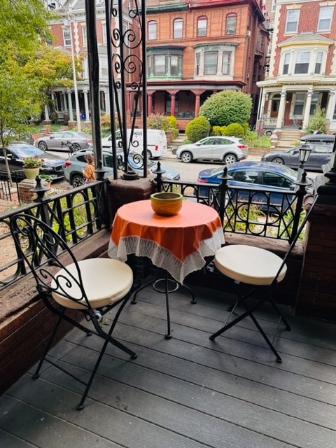 Foto del edificio - 323 S 46th St