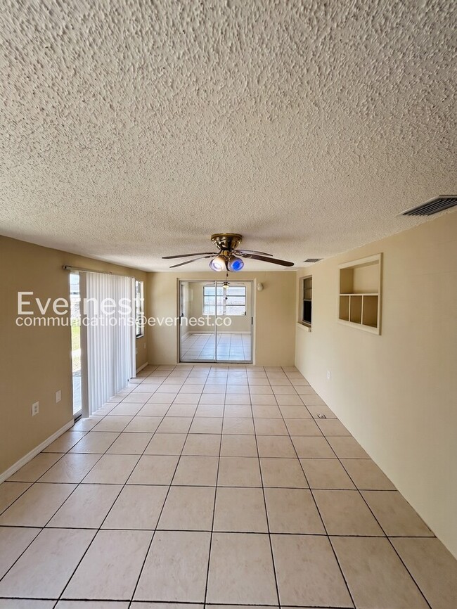 Building Photo - 9130 Chatam Ln