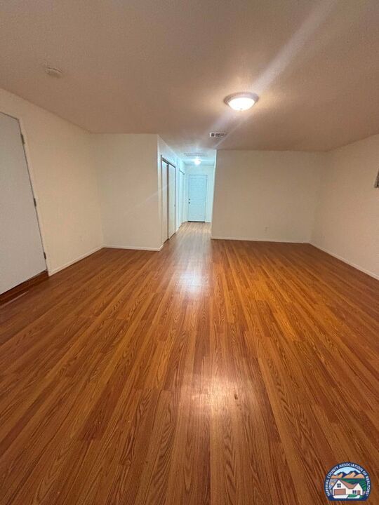 Foto del edificio - 572 Lenrey Ave