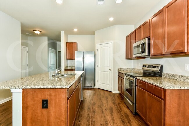 Building Photo - Open Concept 4 Bedroom in Clarksville