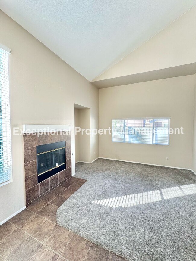 Building Photo - Ready to move in 3 bed 3 bath home!