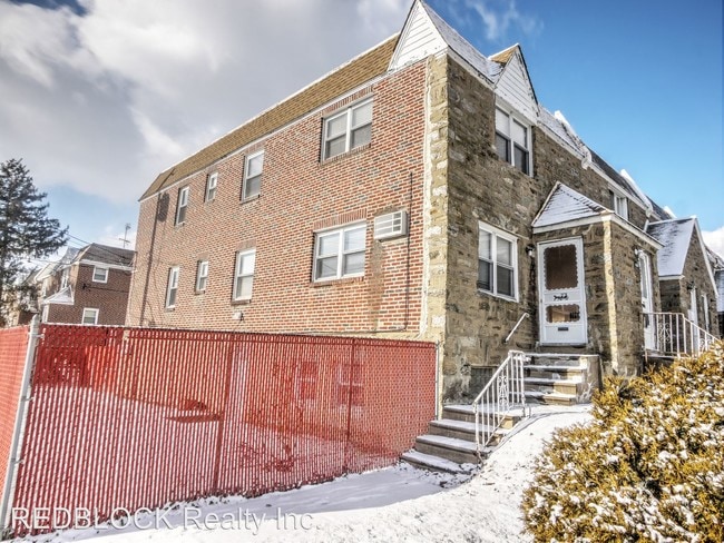 Building Photo - 1024 Levick St