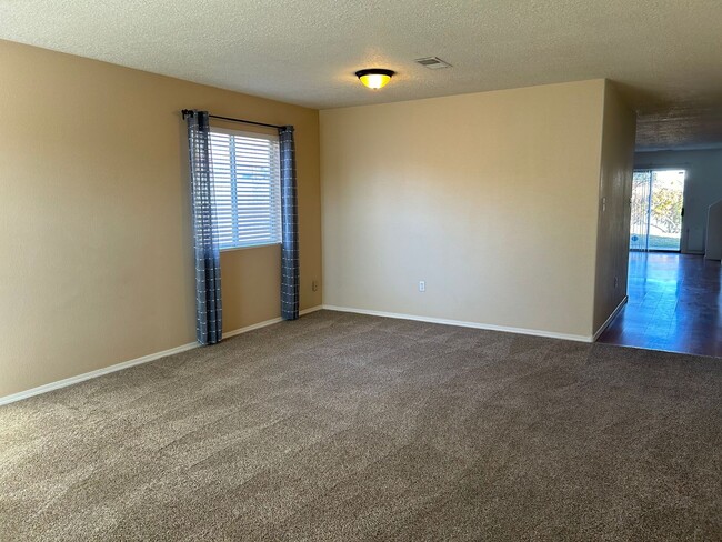 Building Photo - Move-In Special! $100 Off Per Month | 5 be...