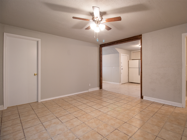 Building Photo - Cute 3Bed/1 BTH Home Minutes away from Dow...