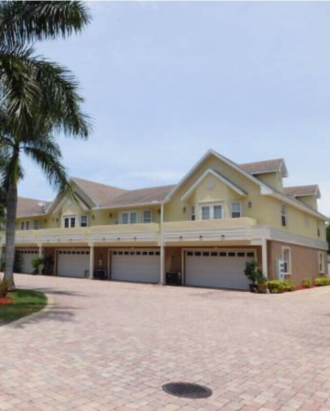 Foto principal - 5139 Tangerine Ave S
